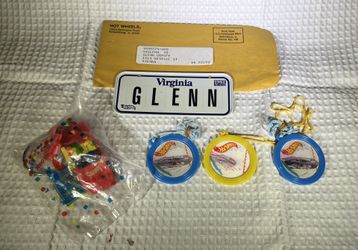 Hot wheel Mail In Liscence Plate From 80s Hot wheel Keychain And 3 Buttons