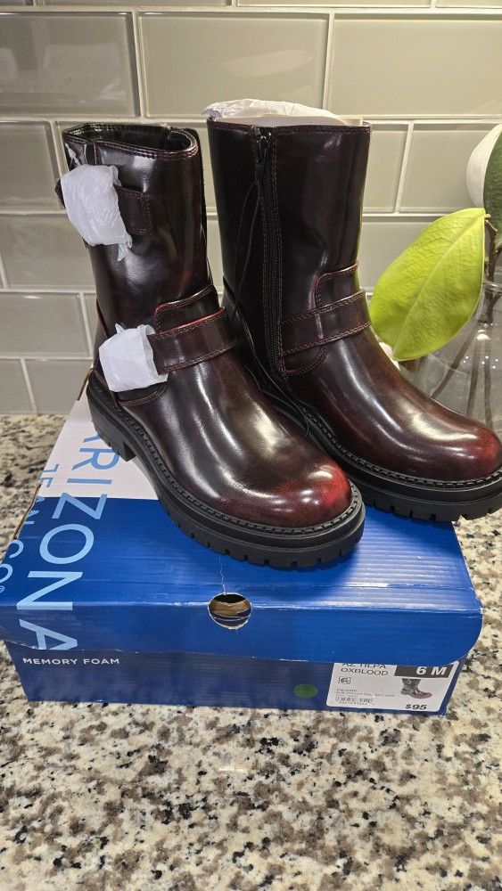 Women's Size 6 boots