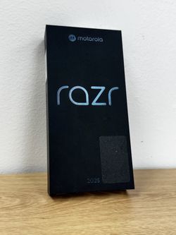 Motorola - razr 6.9" 2025 256GB (Unlocked) Pantone Spring Bud Brand New