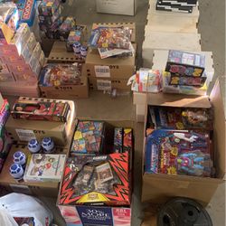 LOTS OF COMICS, TOYS, AND FUNKO POPS!!