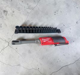 Milwaukee
 FUEL M12 INSIDER 1/4 - 3/8"  Extended Reach Box Ratchet  + sockets (battery available for extra