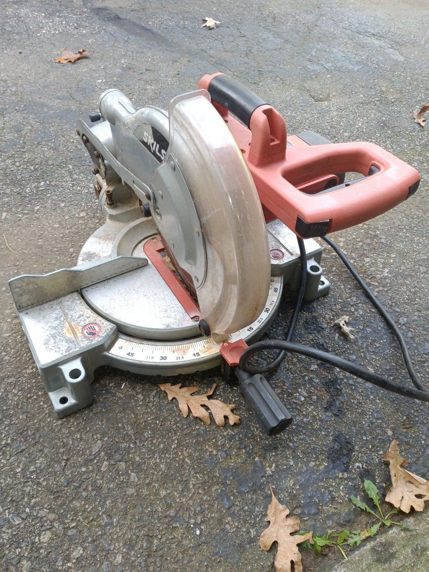 Skilsaw Chop Saw