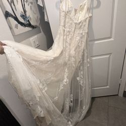 Beautiful Size 8 Wedding Dress