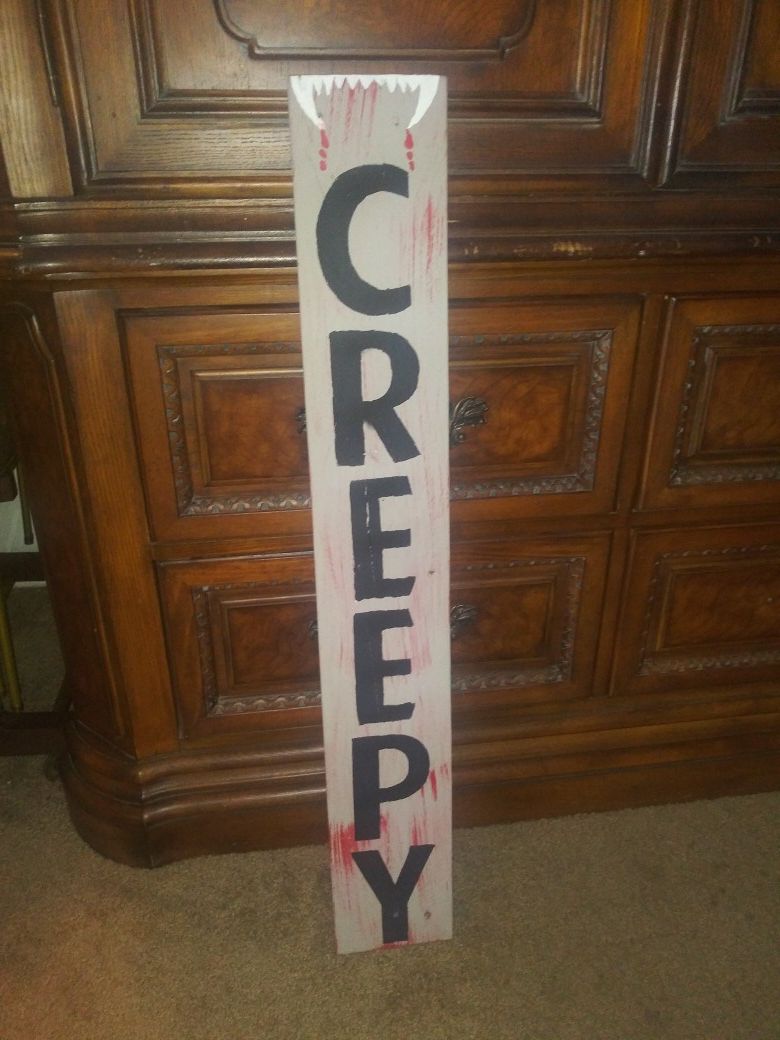 3 ft tall "Creepy" Halloween sign