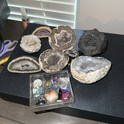 Geodes (rocks/crystals)