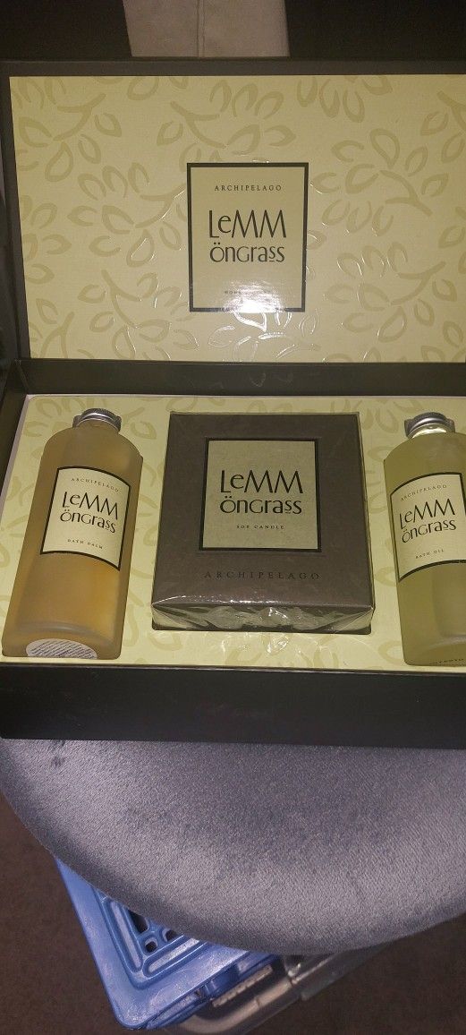 FOR SALE GIFT SET /LEMM ONGRASS SHOWER GEL & CANDLE SET