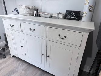 White Cabinet or Buffet