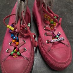 The product is a pair of Converse Chuck Taylor All Star Hi Lift sneakers in a Strawberry Jam Gradient color Size 6