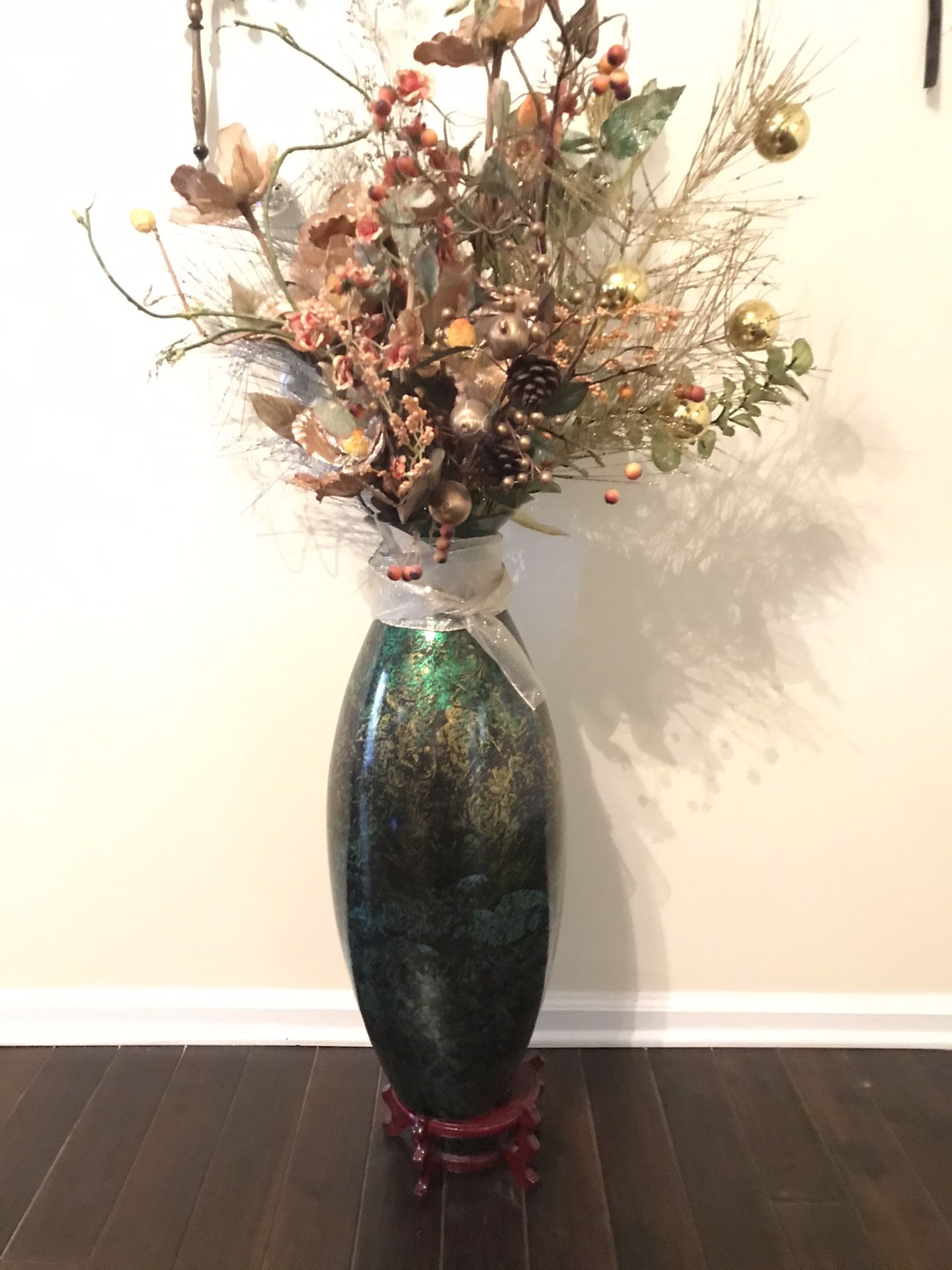 Decor vase w/flowers No Stand  Including 