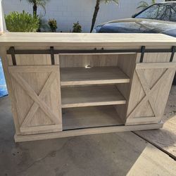 Media Cabinet w/Barn Doors