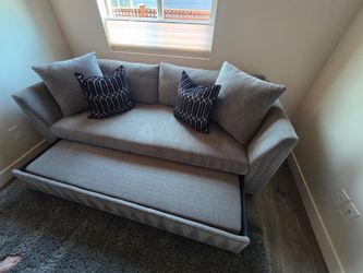 Thomasville Pull out couch