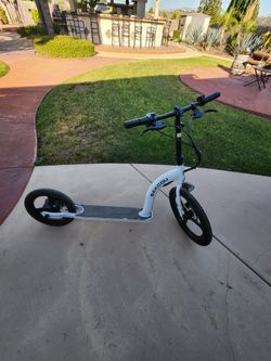 Bakcou electric scooter