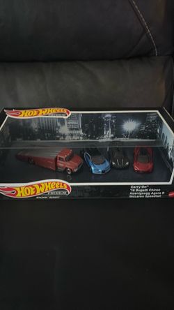 Hot wheels diorama set.
