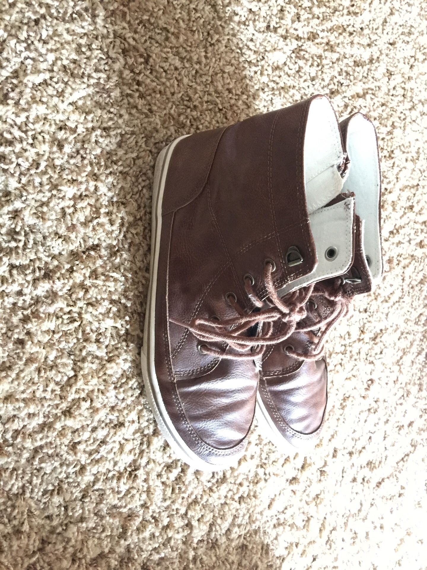 BOYS SIZE 6. Great condition size 6