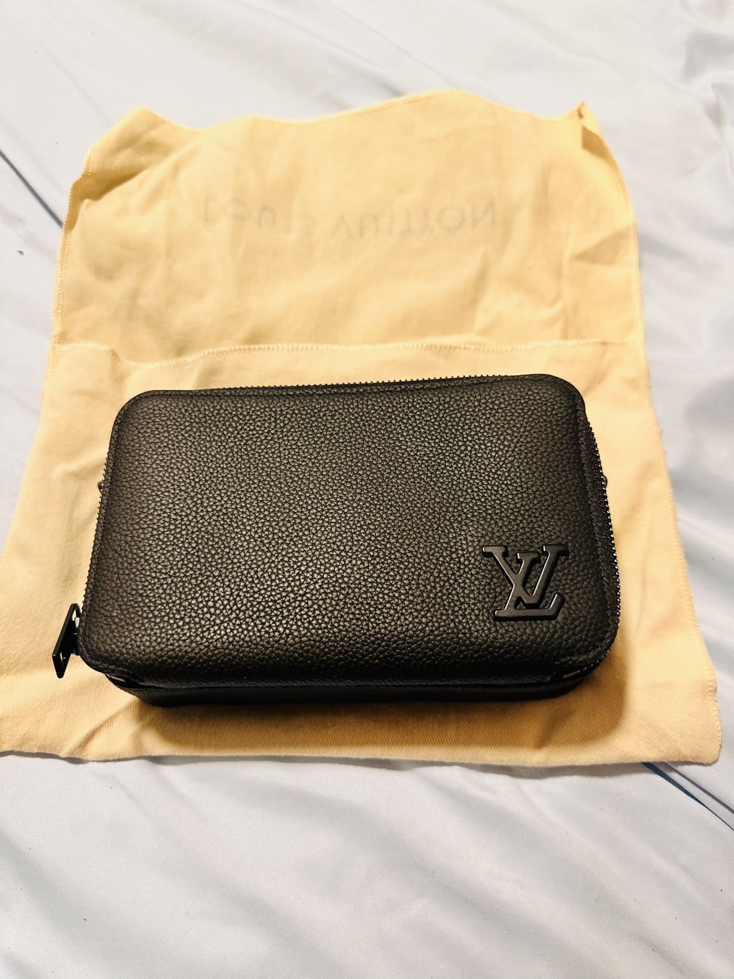 Lv Alpha Wearable Wallet