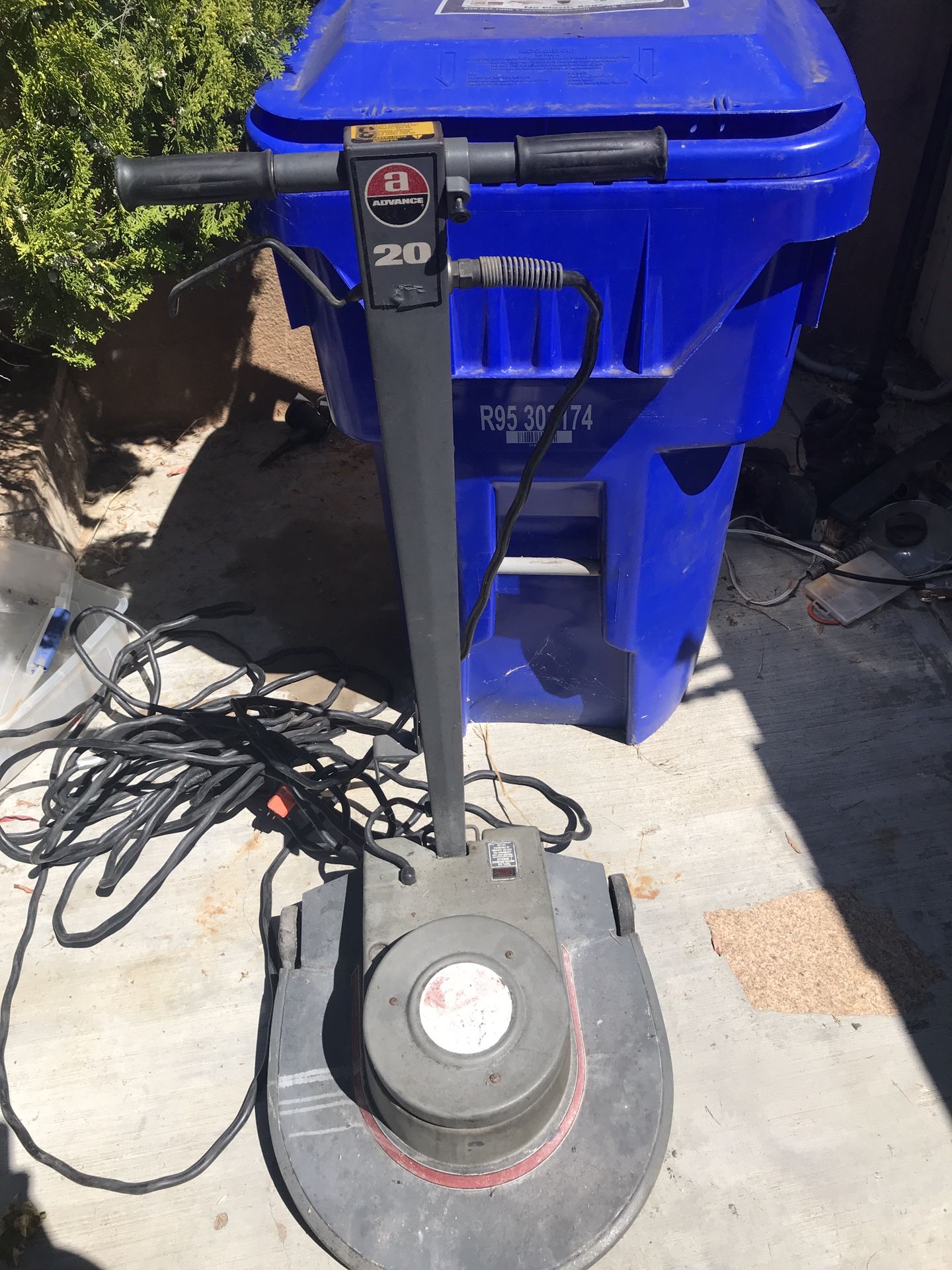 Flor Buffer and Floor Scrubber.