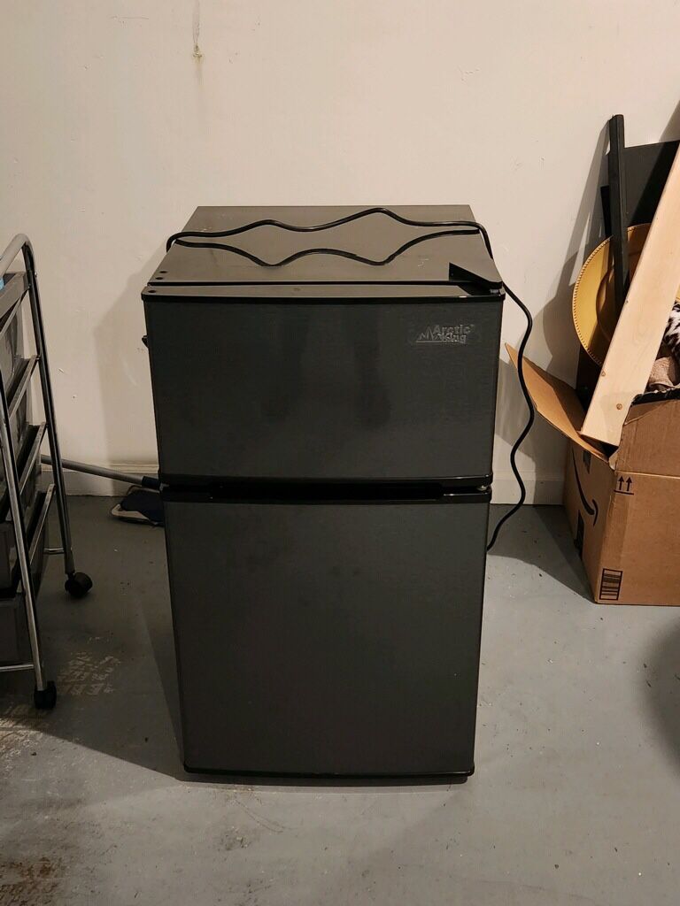 Small Refrigerator w/freezer