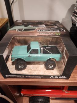 Axial new in box scx30 k10 c10 silverado in green