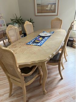 Country French dining room table & chairs