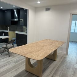 Selling A Table For 1500$ 