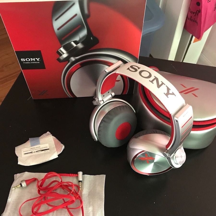 Sony Special Edition Simon Cowell MDRX10 Headphones.