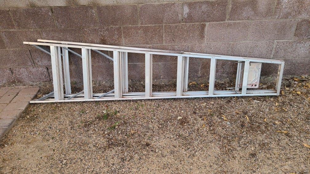 8' Aluminum Ladder