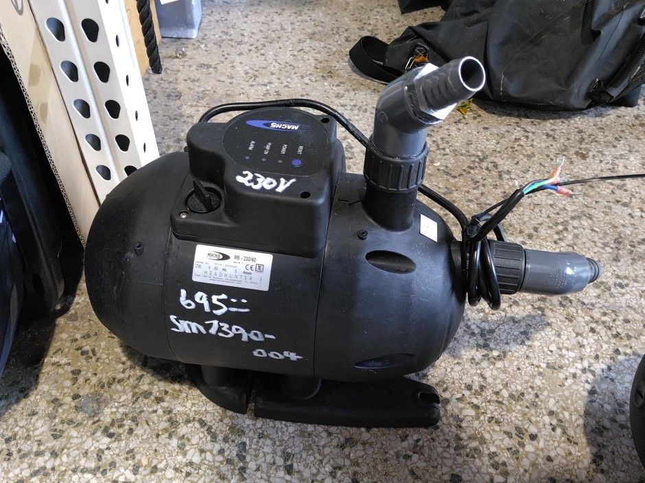 SM7390-004 Headhunter Mach 5 Fresh Water Pump 230V, 60Hz
