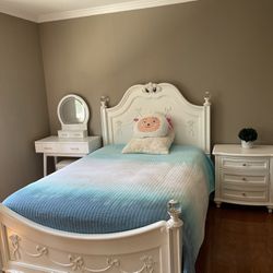 Bedroom Set - Queen 