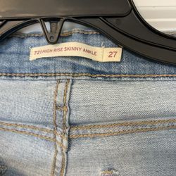 Levi High Rise Skinny Jeans 