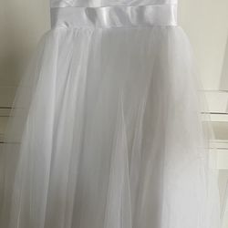Girls Size 6/7 White Flower Girl/ Princess Dress Up / First Communion Dress