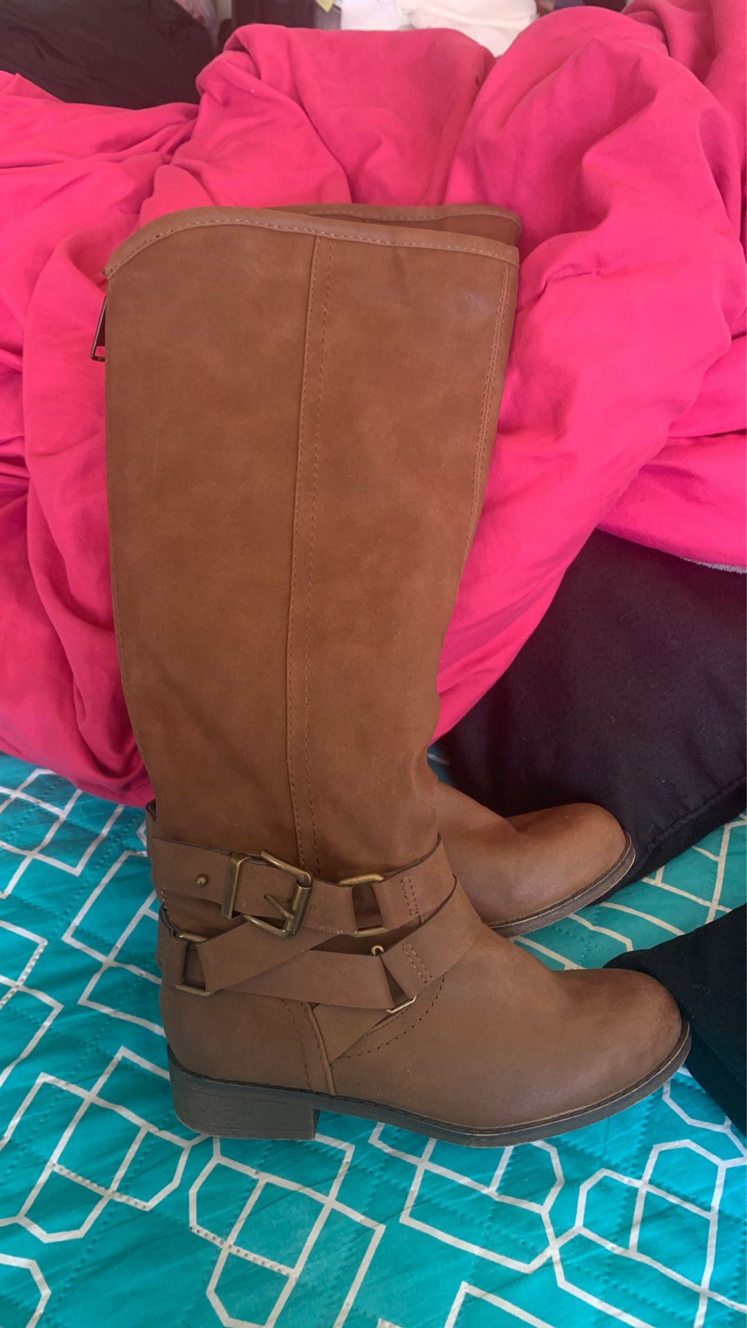 brand new womens boots in size 5 1/2
