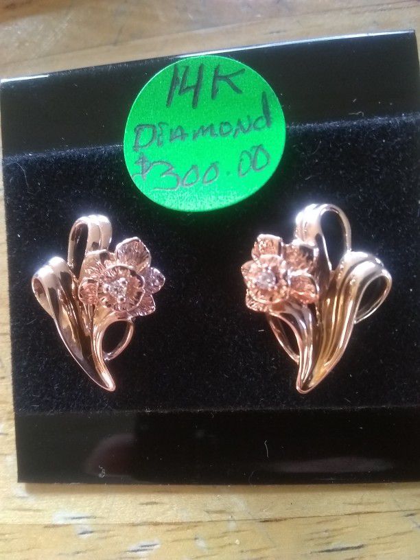 14k Solid Gold Flower Earrings With Diamond 