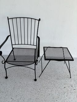 Metal patio set ( 2 pieces w / pillow included )