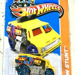 Hot Wheels Cool-One HW Stunt 2013 Series - X1721 NRFP Yellow PR5
