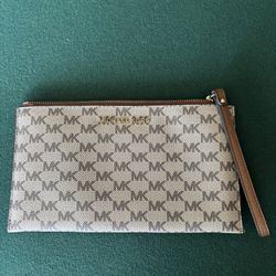 Micheal Kors Wallet Clutch