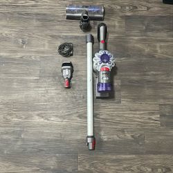 Dyson V8 