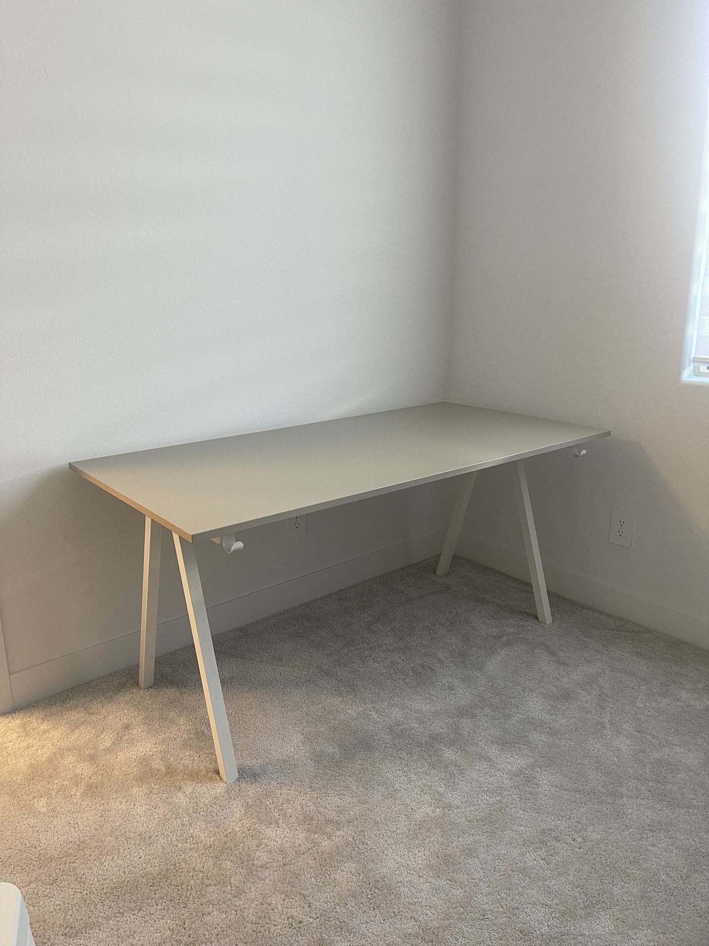 IKEA Trotten Desk 63” x 31 1/2” Beige/White Excellent Condition