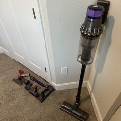 Dyson Outsize Cordless Vacuum Cleaner