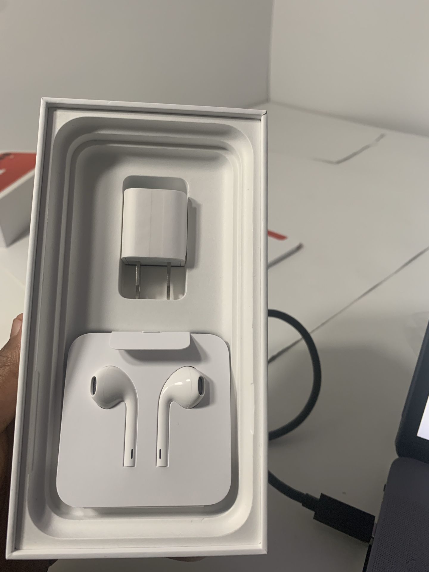 Apple IPhone 11 64gb + Apple AirPods
