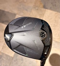 TaylorMade QI35 10.5* Adjustable Driver with stiff graphite shaft , original head cover and adjustment wrench ————