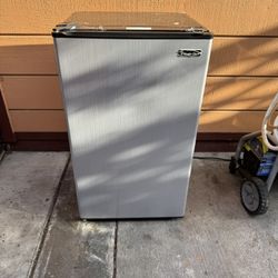 Mini Fridge 