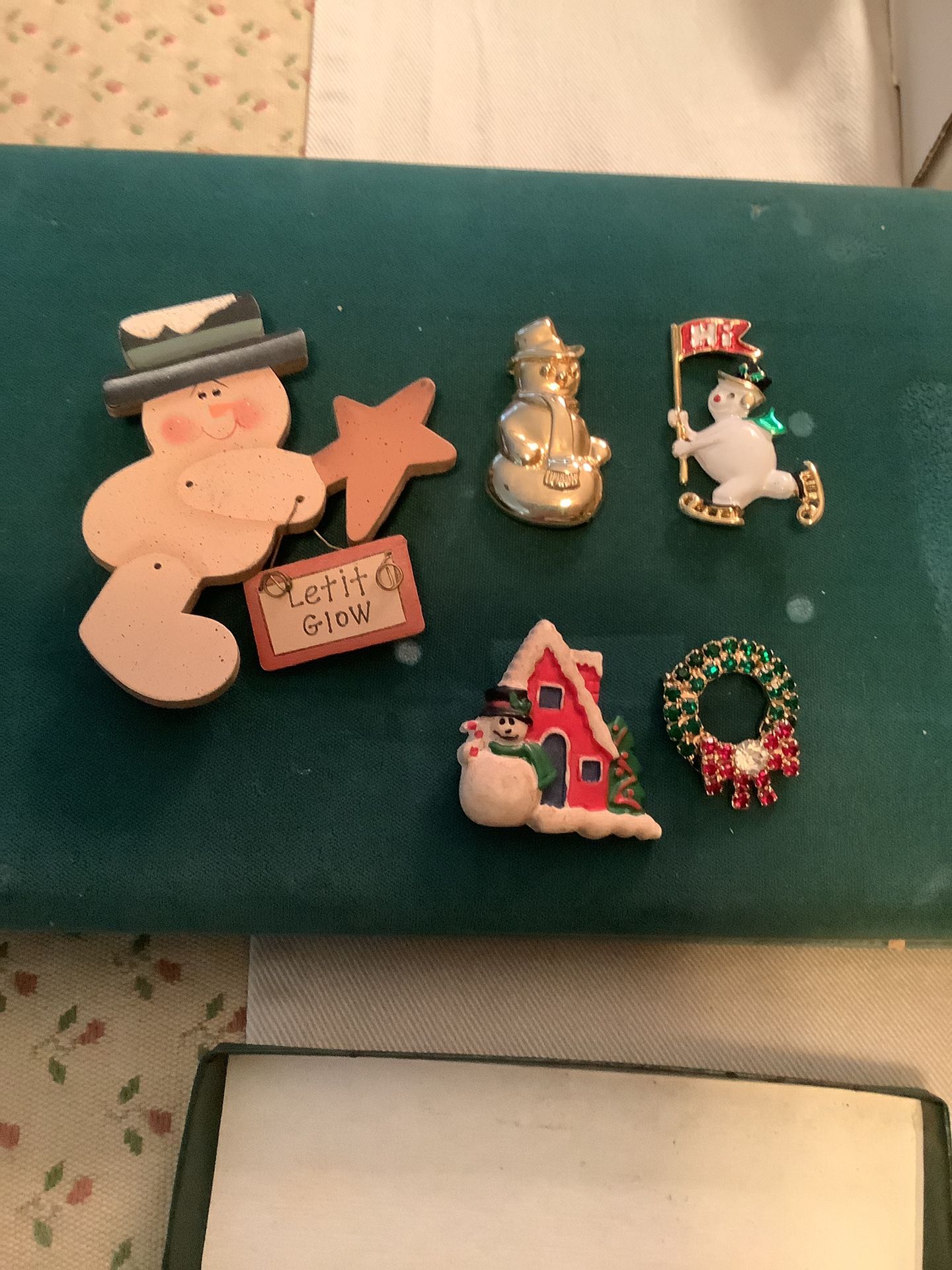 5 Christmas Pins