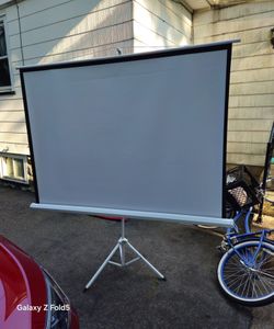 Projector screen