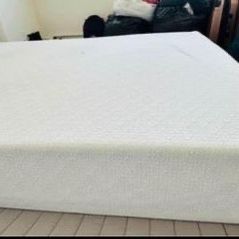 12” Queen mattress for sale (memory foam + green tea + cooling)
