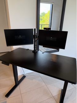Standing Desk w/ 2 dell monitors & docking station
