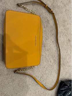 Michael Kors Crossbody - mustard