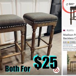 $25 Set of 2 Beautiful High end Wooden Stools in great condition