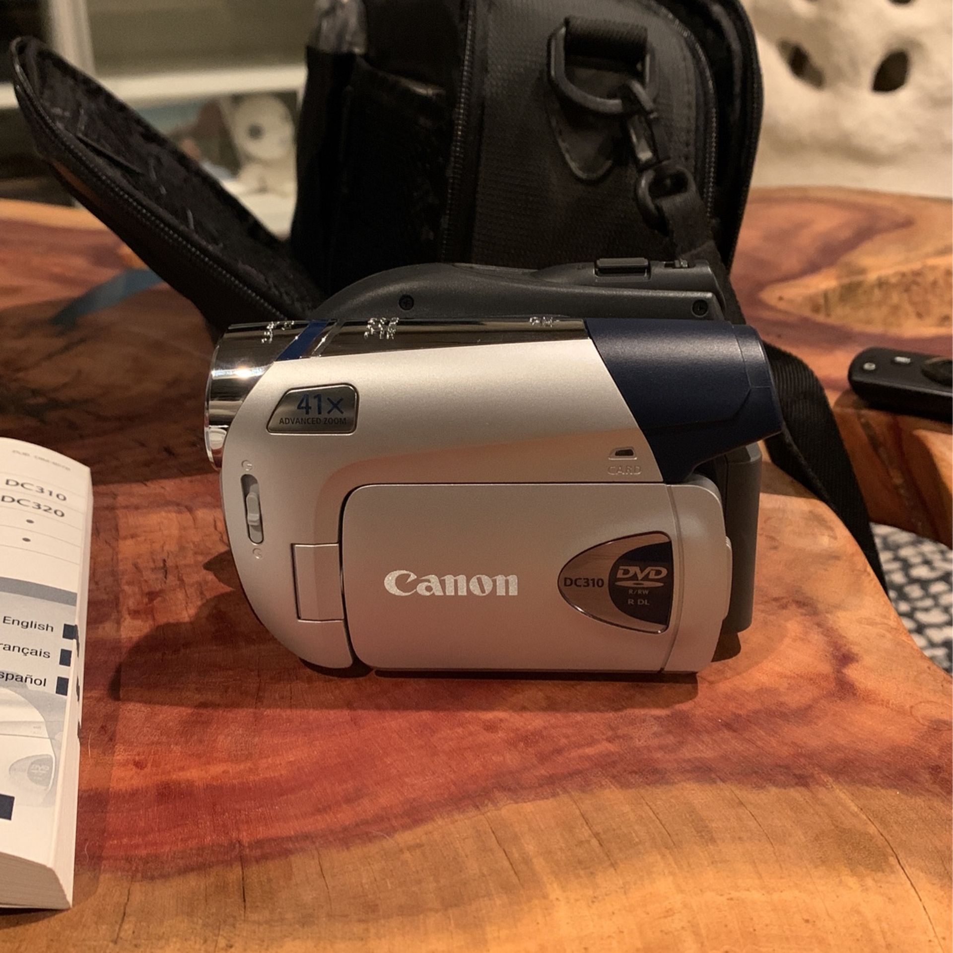 Canon DC310 DVD Camcorder With Disk
