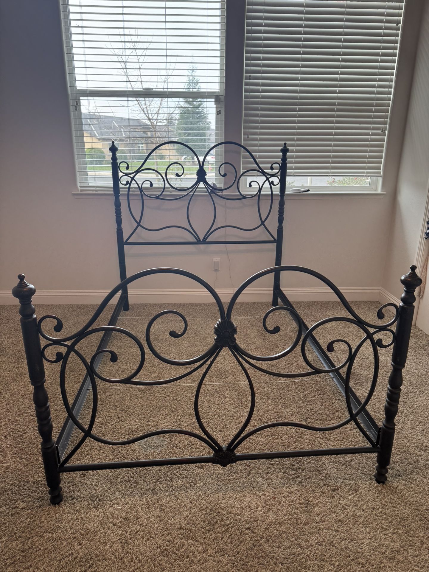 Full Size Metal Bed frame