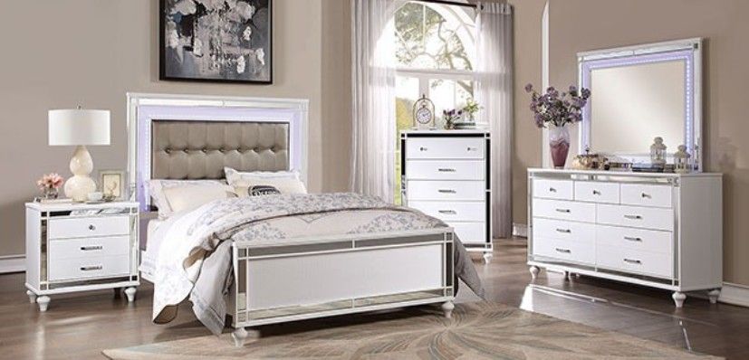Brand New White & Grey 4pc Queen Bedroom Set (Available In California & Eastern King)